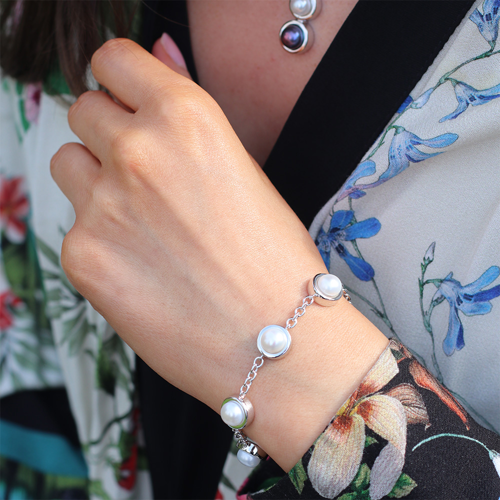 657962167-alice-white-freshwater-pearl-bracelet