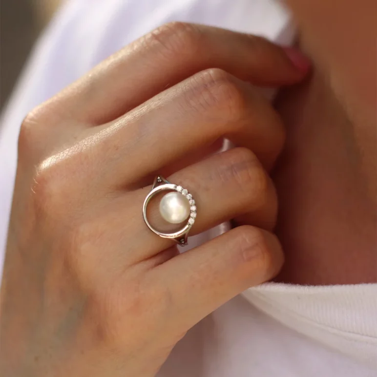 Jersey Pearl Circle Ring Freshwater Pearl set with White Topaz on Sterling Silver