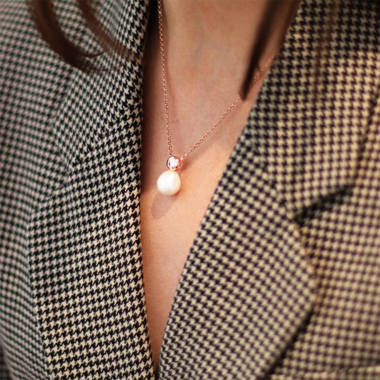 model wearing edison pearl necklace in rose gold