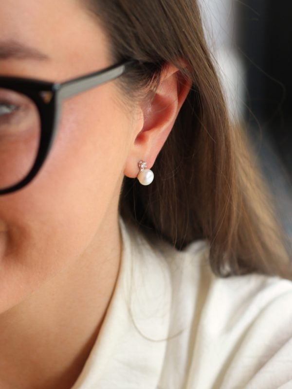 Model wearing Jersey Pearl Classic Stone Set Earrings